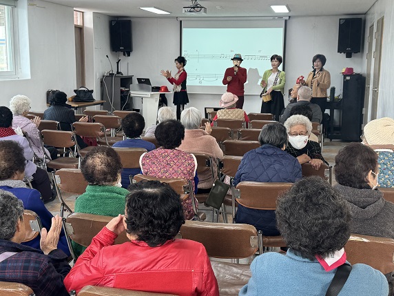 (본관) 달려라 청춘열차 '실버 노래교실' 3월 활동사진